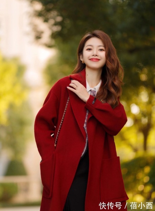 下半身 年末就要穿“红色大衣”,显白显气质,奔四的女人穿上年轻10岁!