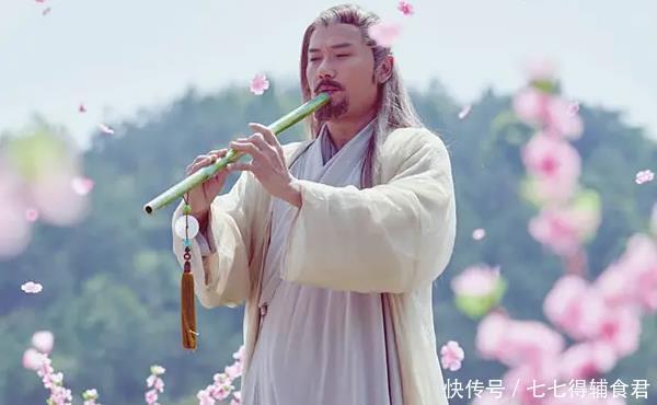 黄蓉差点被裘千仞打死,黄药师为何不报仇?只因裘千仞师傅太牛