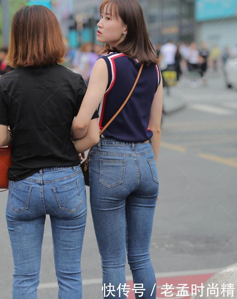 街拍:无袖上衣很有稳重气质, 搭配牛仔裤很有淑女气息