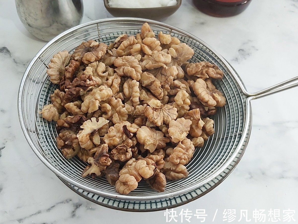 香甜|想吃琥珀核桃自己在家也能做，香甜酥脆，比买的好吃