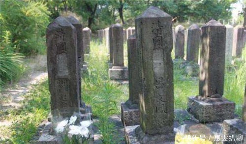 烈士墓|留学生在日本发现中国烈士墓,百年无人祭拜,墓碑上2字痛刺心扉