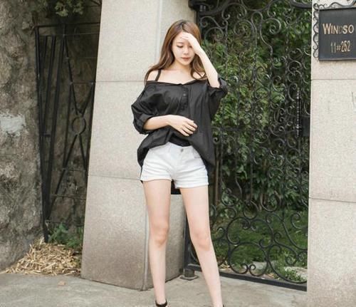 热裤|街拍美女热裤,简约不失女人味,知性温婉,让妹子的美尽情释放