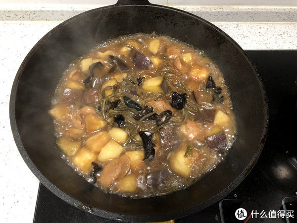 吃腻|土豆、茄子、豆角怎么做最好吃？不蒸不拌一锅烩，咸香软烂又下饭