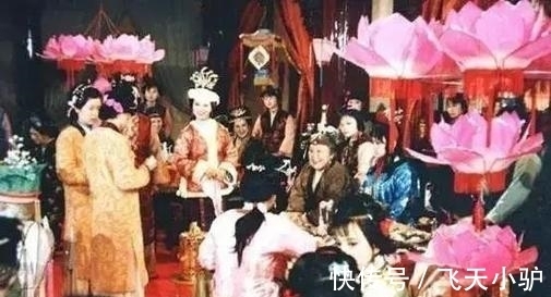 贾府!红楼梦:贾府中秋夜宴,祠堂传出一声沉重的叹息,是谁在叹气?