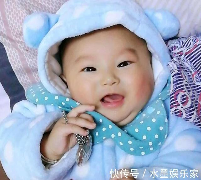 妈妈|宝宝哭是天生的笑是智商高表现宝宝三个时间笑,可能更聪明