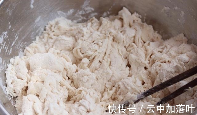 自制千层猪肉饼，好吃不腻，外皮酥脆，馅料鲜香，真解馋！