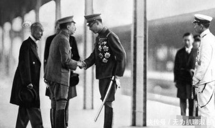 吃饭|溥仪吃饭时有一个癖好,日本天皇见了难以理解,只能尴尬微笑