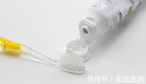 小孩子|孩子嘴里气味难闻,检查发现长了结石!告诉你,它是怎么来的