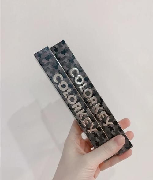 适合夏日用的几款化妆品，防水防汗不脱妆，各种肤色都适用