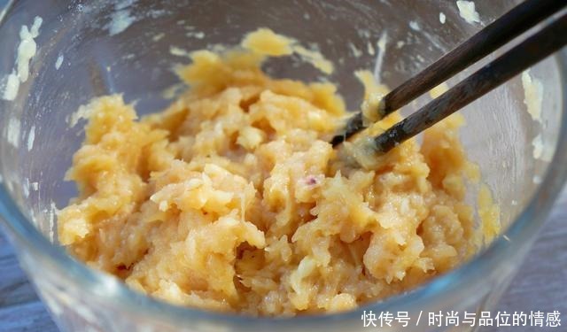 早餐常吃馄饨，将猪肉换成它，好吃又营养，比早餐店的受欢迎