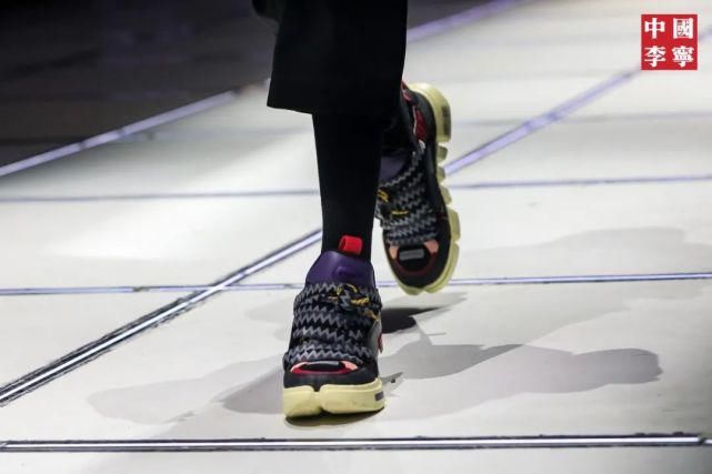 中国李宁2021秋冬潮流发布：悟创吾意，风格呈现