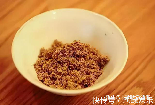 阳气|利用肚脐眼养阳,照着这样做提升阳气,秋冬少生病!