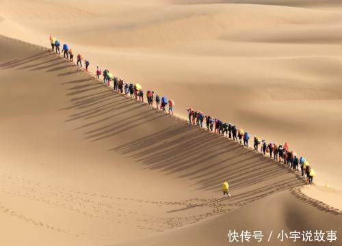 全球唯一一个“奇葩”沙漠在中国，沙子进不去，绿洲也进不去