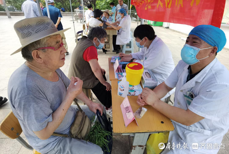 社区|李沧：服务老年居民，义诊进社区