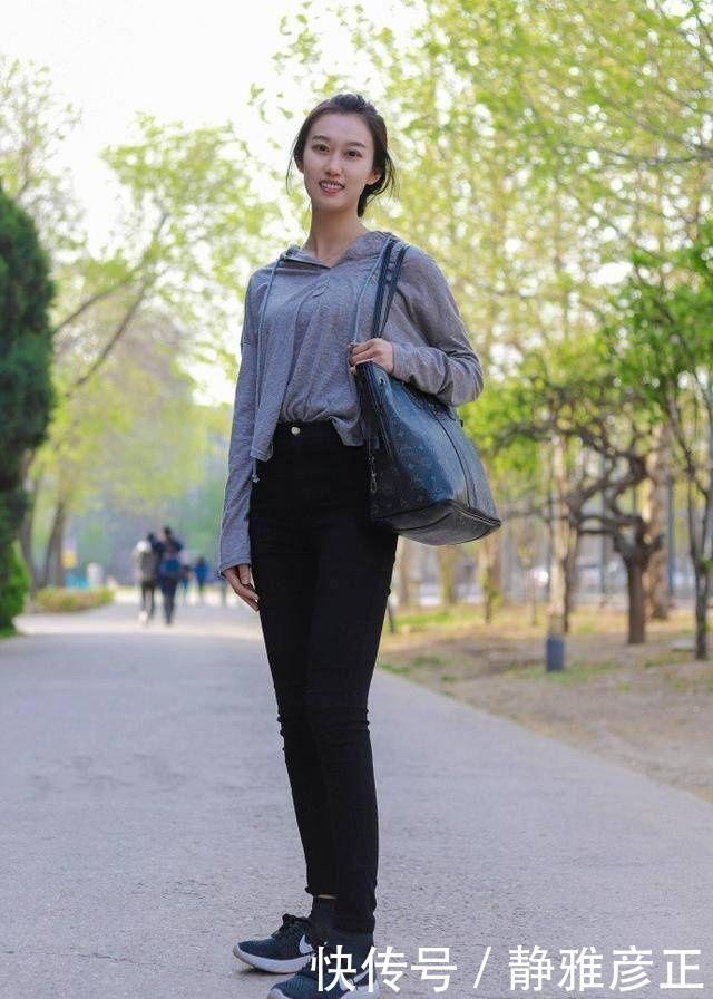 街拍牛仔裤看上去很有青春活力的感觉,穿上身让你时尚更有范