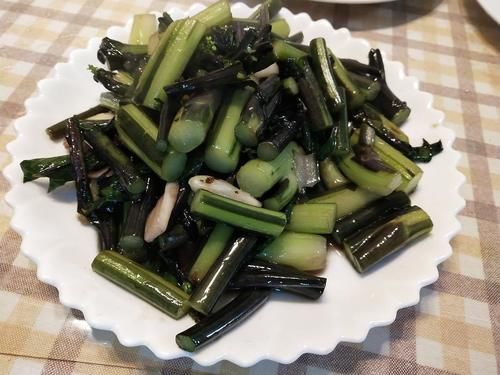 一道適合家人常吃的營養菜，老人吃不易得血管病，女人吃淡斑養顏