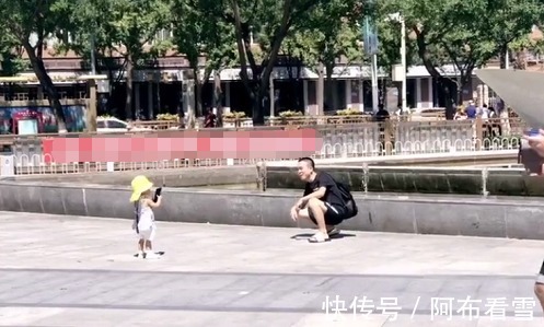 萌娃|1岁萌娃为“最臭美奶爸”拍照火了,内心:现在的大人真难带!