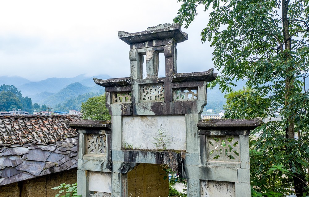 嫁人|一门两状元！陕南农村发现百年贞节牌坊，15岁嫁人守寡70年