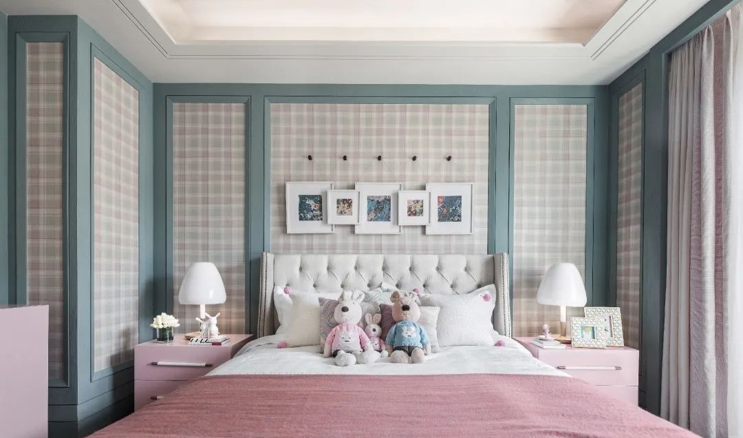 布置|900㎡现代轻奢,蓝绿色墙面+端庄软装,诗意档次!豪宅有人看吗?