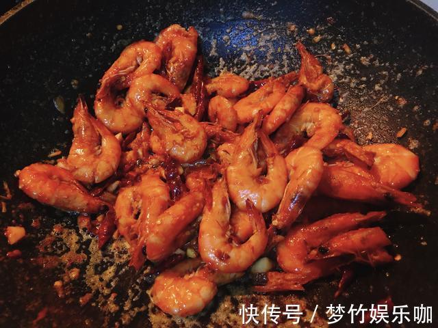 香辣虾|热天这菜真抢手，鲜美又补钙，好吃还不长肉，全家都爱吃