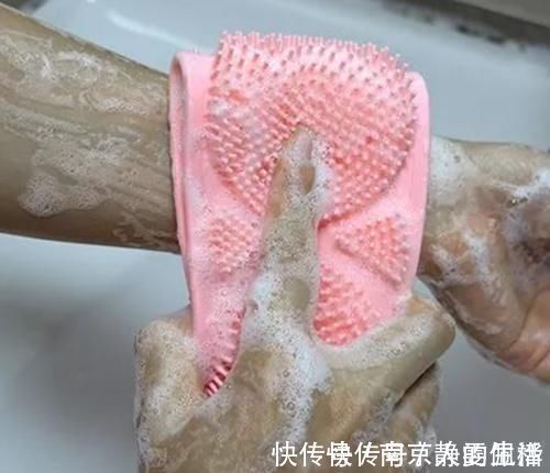 洗澡|在洗澡时,搓出来的“白条”究竟是什么?别傻傻的不懂