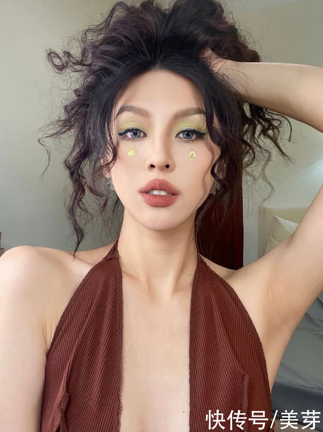 牛油果|“渣女妆”OUT，2021年流行这种妆容，显白又气质