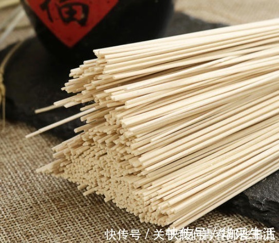 蔬菜|挂面不是越贵越好，这5种别买，价格高营养低，只看1点，更实惠