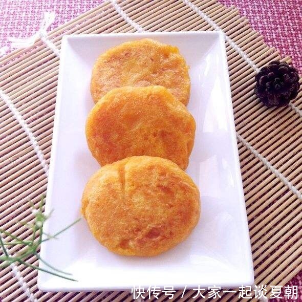 红薯新吃法，不放水，不放糖，做出松软香甜的饼，一端上桌抢光光