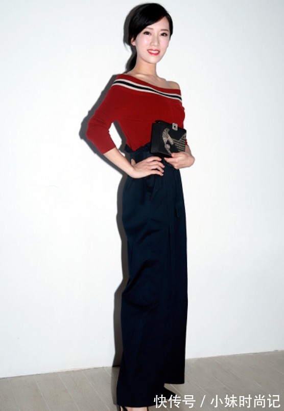 穿搭|“阔太”李念真会穿,针织衫配阔腿裤,“上紧下松”显高又显气质