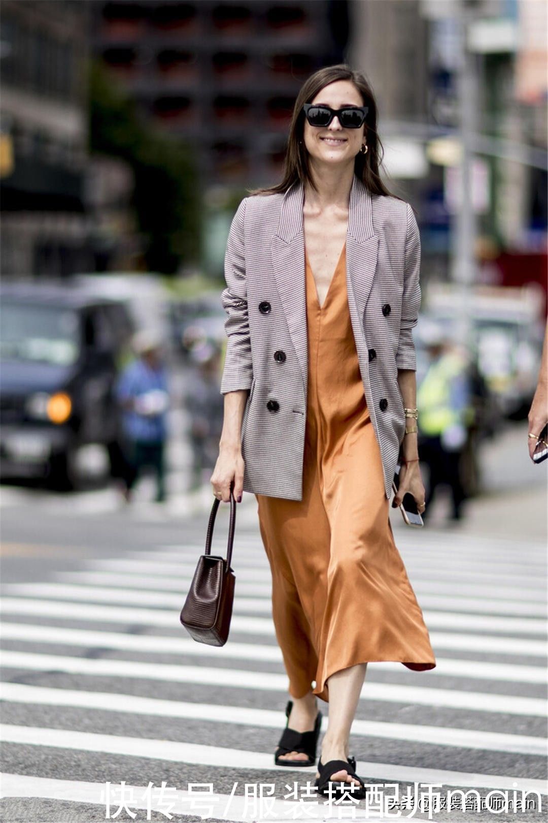 胳膊肉多、怕冷穿不了吊带裙？你需要掌握这3个技能