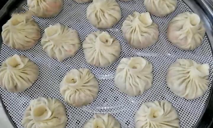把白菜|包子最简单的做法,不揉面醒面,包子皮薄馅多,晶莹又剔透