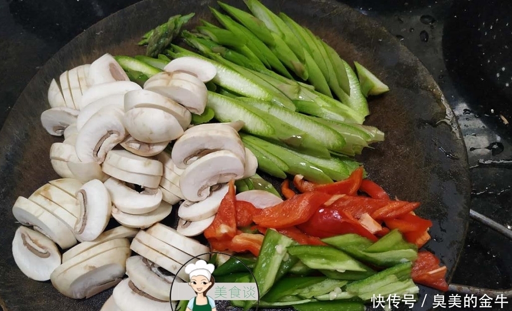  三样素菜一起炒，鲜香爽脆，儿子不吃肉也要吃此菜，补钙、长高高