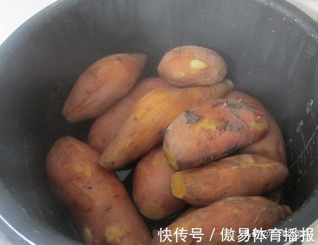 甜蜜蜜|地瓜不要再煮了!这样做一滴水不放,太简单了,个个甜蜜又软糯
