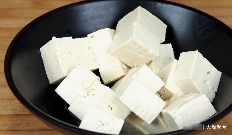 豆腐最简单的家常做法,2分钟教你,很多人没试过,出锅真香