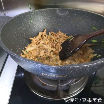 黄疸|超简单的家常快手菜，茭白炒肉丝