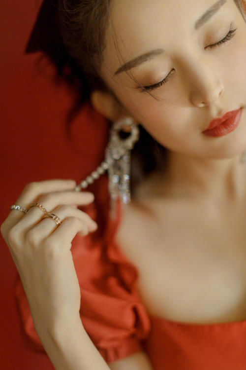 她是不是最会选发色的女艺人？每个颜色都好显白啊