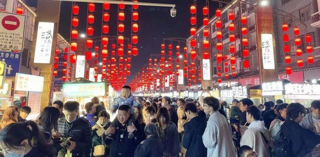 这个清明小长假，洛阳简直太火了，地铁都被挤成景点...