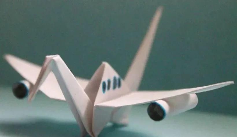 灵感$抑郁小哥把一只2毛钱的千纸鹤折成了我买不起的样子,不但病好了还年入百万