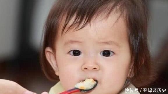 好奇|1岁女儿只吃保姆做的饭，宝妈好奇偷尝一口后，第二天辞退了保姆