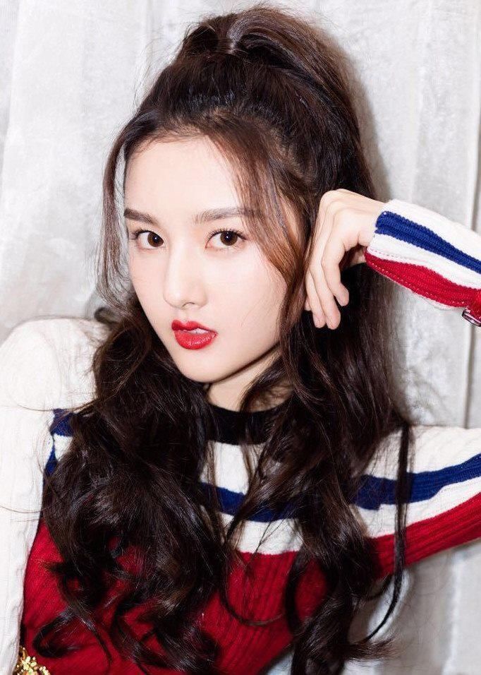 卷发怎么扎简单又好看，学会这5种就够了