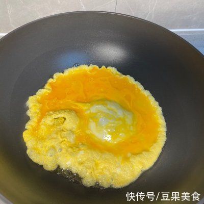 减肥也能吃的蒜苗炒土鸡蛋