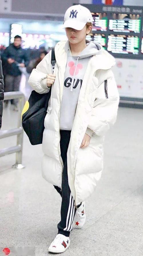 冬天,羽绒服越“长”越时髦!!