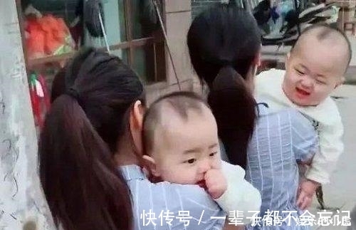 幸福家庭|头胎双胞胎女儿,二胎双胞胎儿子,出门姐姐抱弟弟,路人羡慕围观