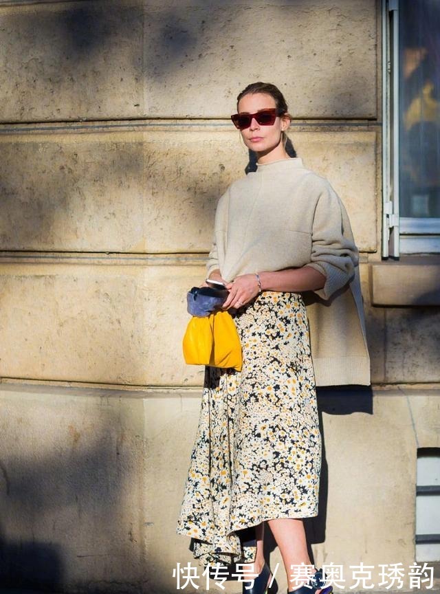 高级|毛衣下面不一定穿裤装,现在更加流行配“裙子”,高级不撞衫