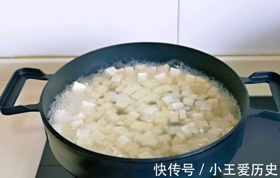 豆腐|豆腐这样吃，鲜嫩可口还下饭，不到2块钱，就能做一大盘