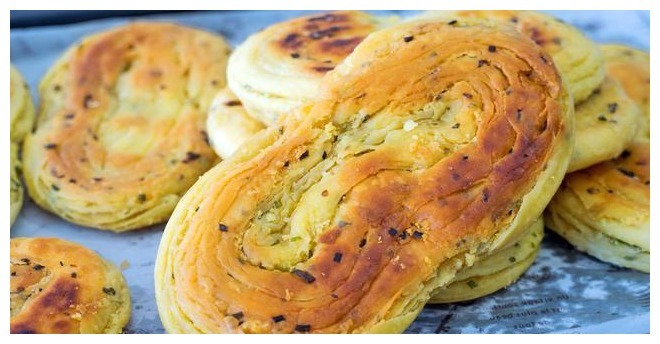 这种早餐饼,层层酥脆直掉渣,做法还简单,外面早餐店根本吃不到