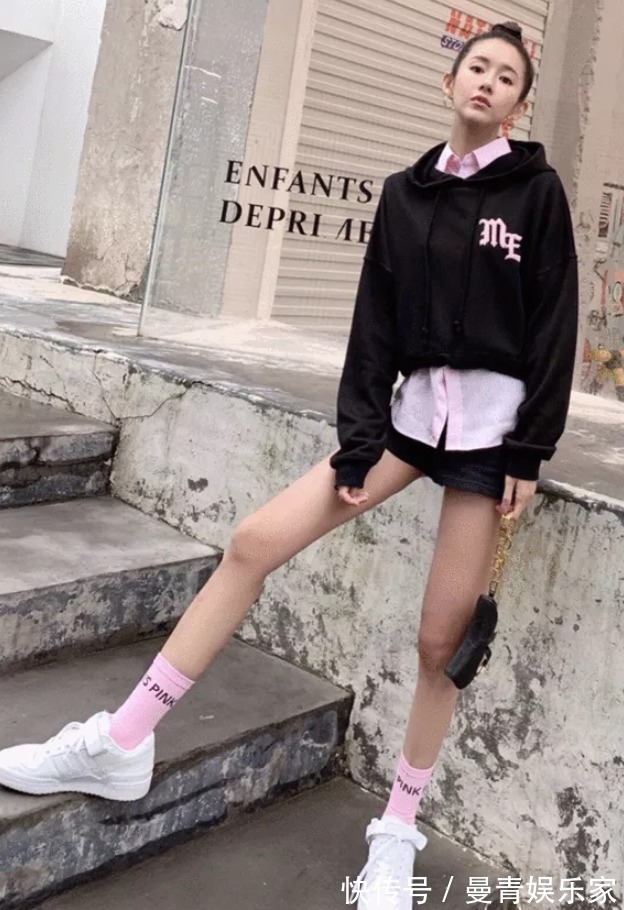 陈赫|难怪陈赫非要娶张子萱,穿的裤子比袜子还短,“漫画腿”我也喜欢