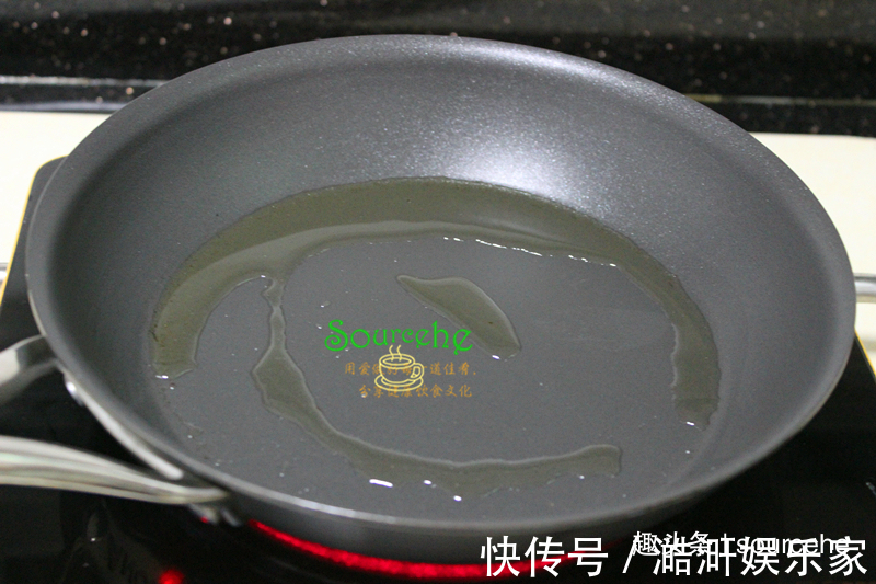 平底锅|此面食不用揉面,煎得香喷喷,外焦里软,一口一块,停不下来