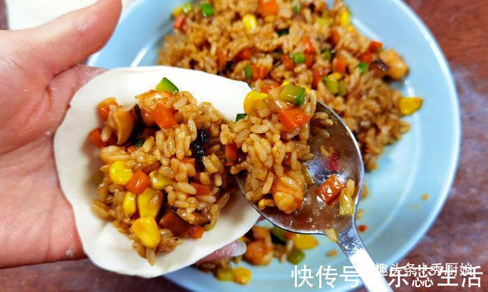 早餐|把剩米饭包进饺子皮里，出锅瞬间变美食，第一次见这种做法，真香