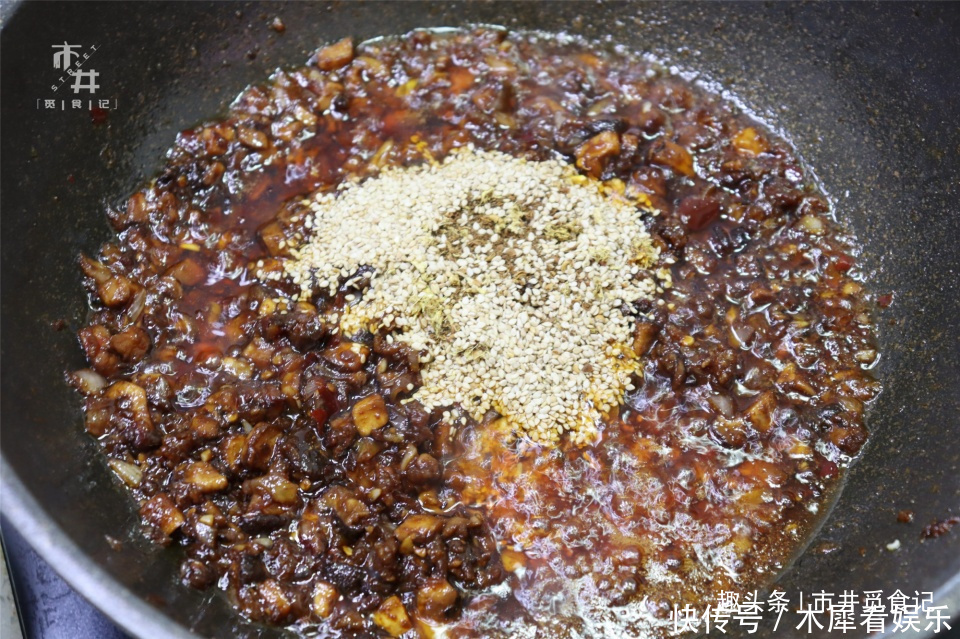 香菇|自制香菇肉丁酱,拌啥都好吃,20元成本做一大碗,不用去超市买了